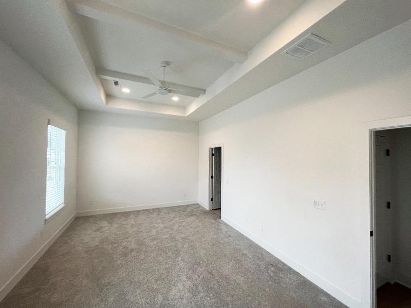 Building Photo - 6304 SW Luna Ln