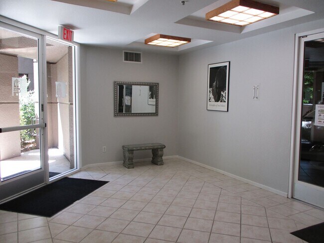 Building Photo - Stunning 2-Bed, 2-Bath