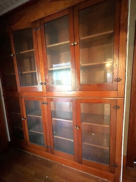 Building Photo - 305 W Main St