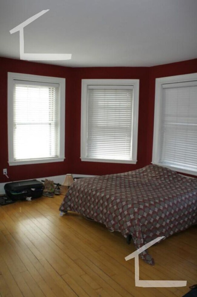 Building Photo - Packard's Corner 3 bed w/dishwasher, TONS ...