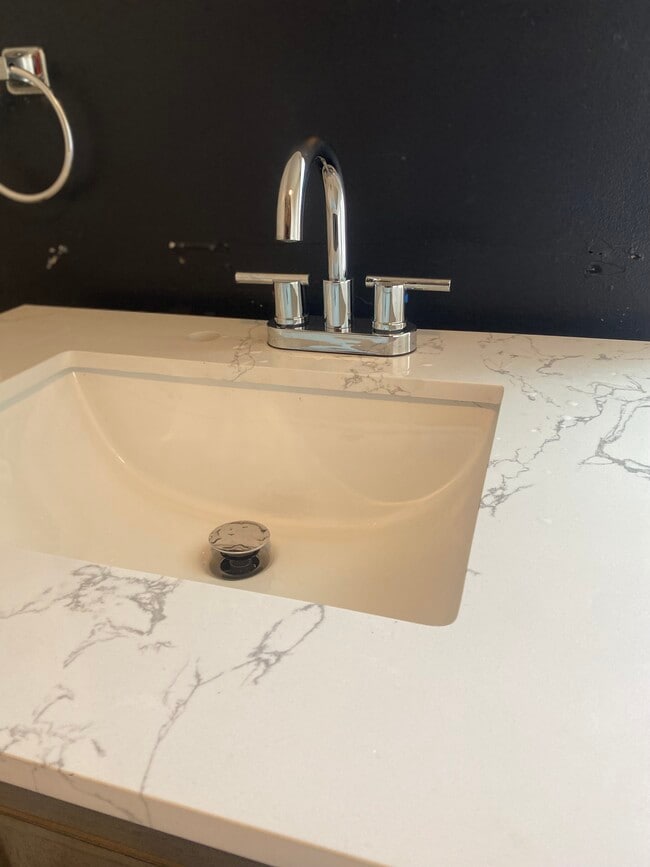 Building Photo - 217 Hamilton Ave