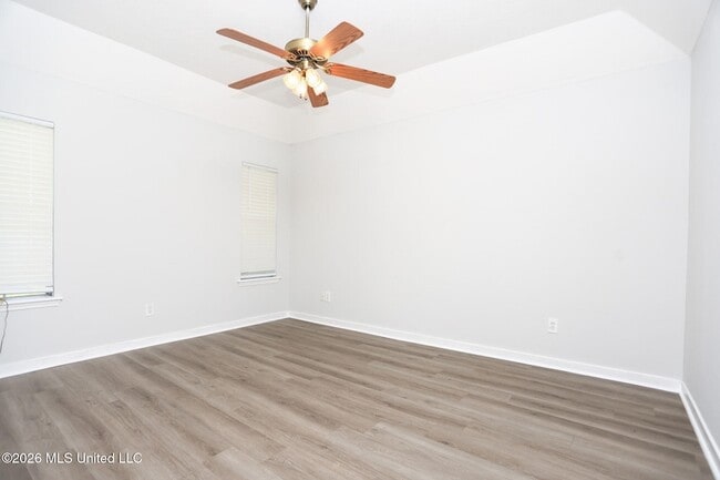 Building Photo - 1123 Bullrun Dr