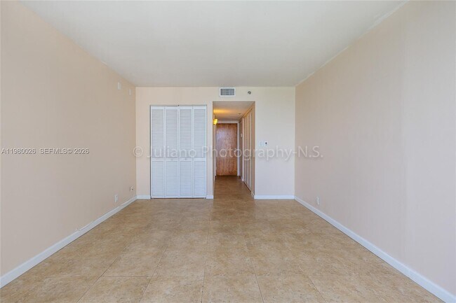 Building Photo - 7601 E Treasure Dr