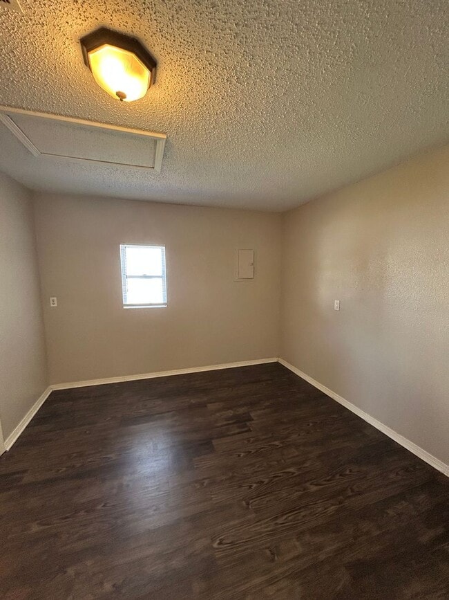 Building Photo - Charming 3 Bedroom, 2 Bath Home in the Hea...