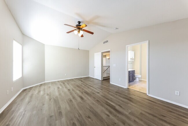 Building Photo - 548 E Cathy Dr