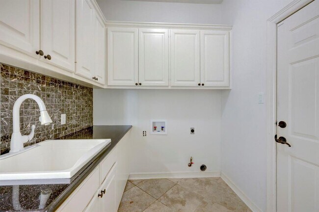 Building Photo - 3105 Lacevine Ln