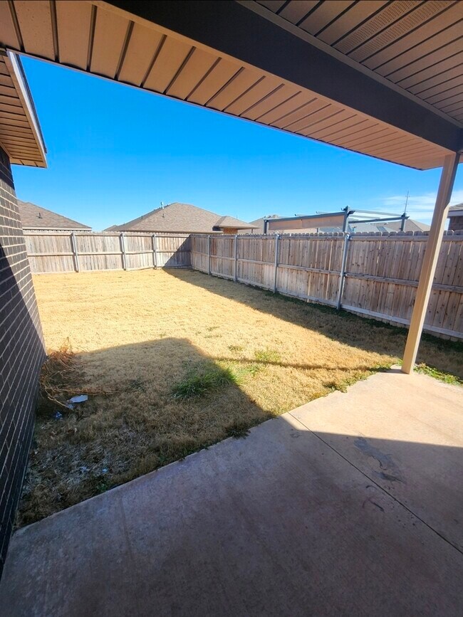 Building Photo - 3 bed 2 bath home in Lone Star Trails! 2 car garage