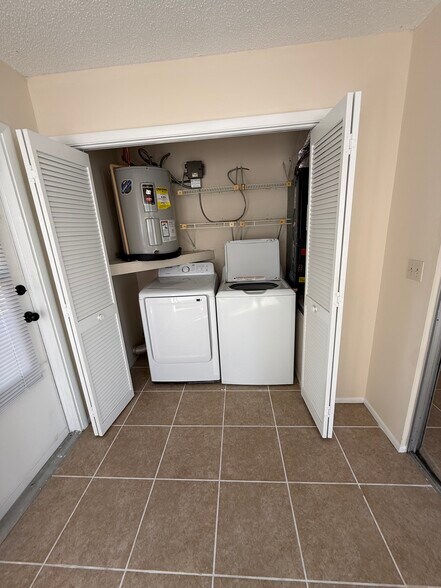 Building Photo - 2120 Corbin Pl