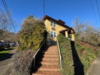 Building Photo - 1 Bedroom SW Portland / Easy Access to OHSU and Downtown