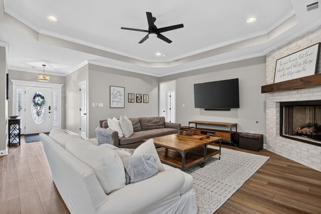 Building Photo - Fabulous Homes in Miller's Glenn