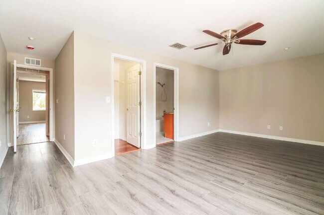 Building Photo - Tropical Dunedin Rental