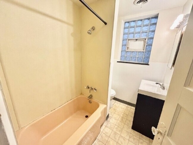 Building Photo - 703 Brookline Blvd