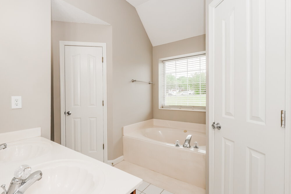 Building Photo - 7744 Shadow Glen Ln