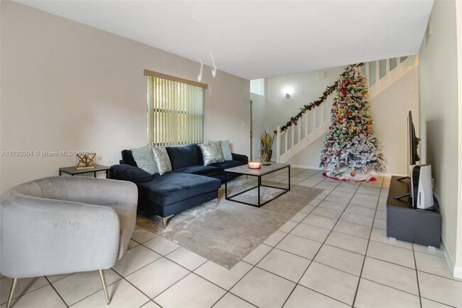 Building Photo - 10619 SW 113th Pl