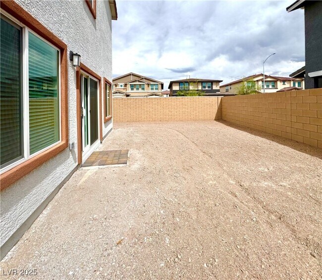 Building Photo - 499 Red Lovebird Ave