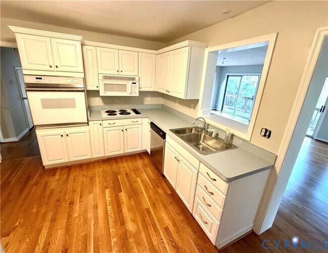 Building Photo - 11402 Creekside Dr
