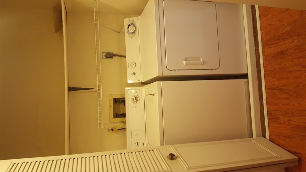 Building Photo - 1802 Woodbridge Commons Way