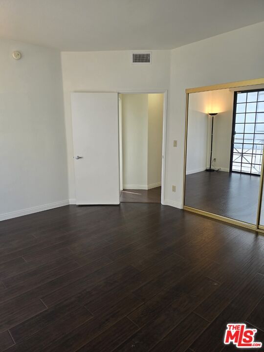 Building Photo - 860 S Lucerne Blvd