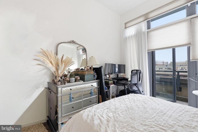 Building Photo - 520 John Carlyle St