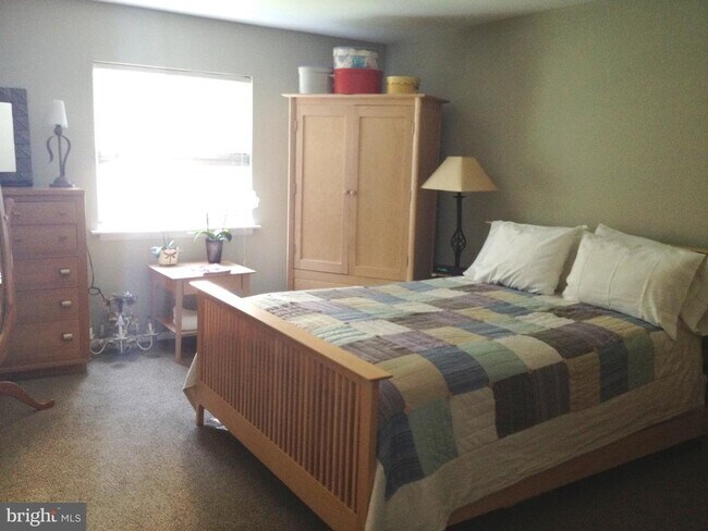 Building Photo - 7 Rockford Rd