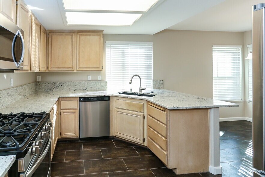 Building Photo - 4401 La Reina Cir