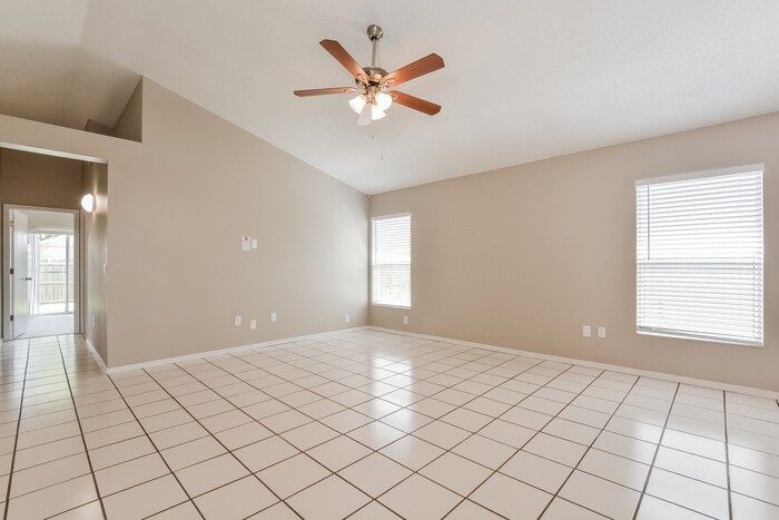 Building Photo - 1121 Shoshanna Dr