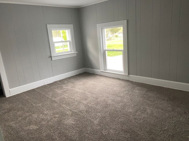 Building Photo - Elm/McDonald