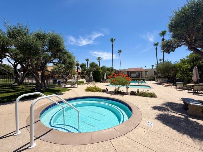 Building Photo - AVAILABLE NOW!! 1 Bedroom 1 Bathroom Condo in Palm Springs!