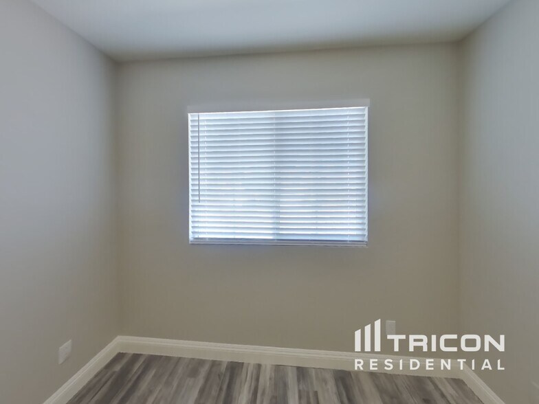 Building Photo - 9759 Ocotillo Falls Ave