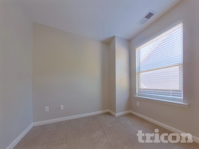 Building Photo - 29 Carriage Hls Dr SE