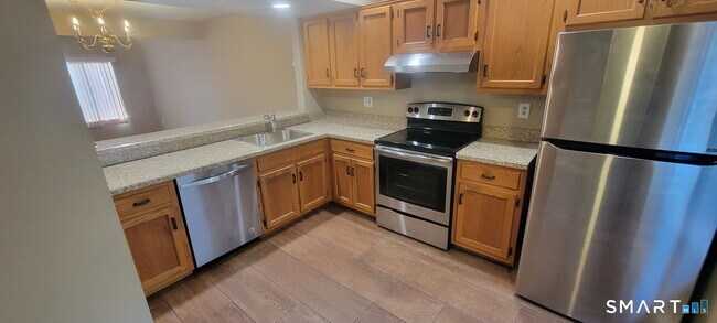 Building Photo - 166 Old Brookfield Rd