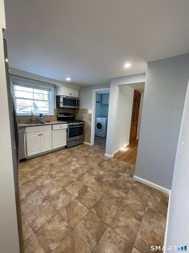 Building Photo - 250 Swanson Ave