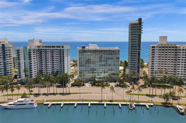 Building Photo - 5055 Collins Ave
