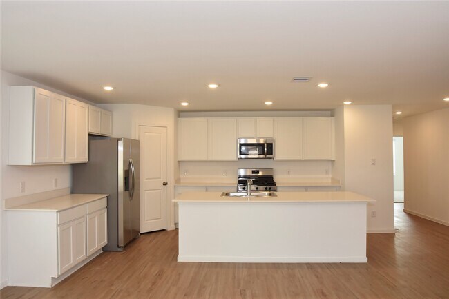 Building Photo - 5135 Sunvalley Bend Dr