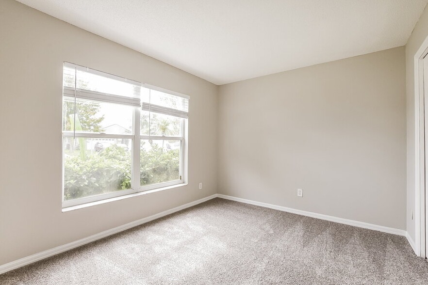 Building Photo - 12916 Los Alamitos