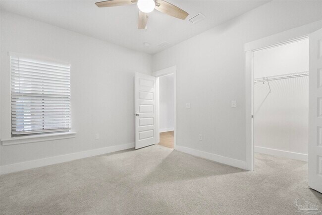 Building Photo - 704 Brambling Ct