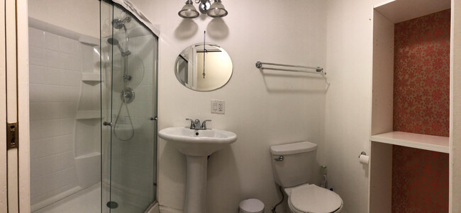 Full private Bathroom Pano - 6231 Fairview Pl