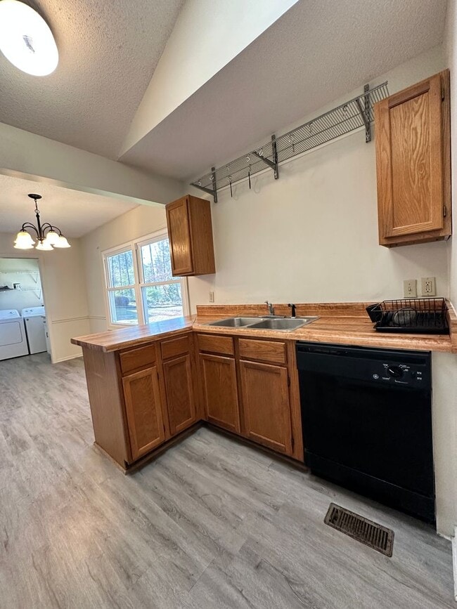 Building Photo - 3 Bed/2 Bath in Harlem, GA with Sunroom & ...