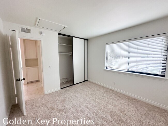 Building Photo - Move-in ready townhome in desirable Summerhill community in Encinitas!