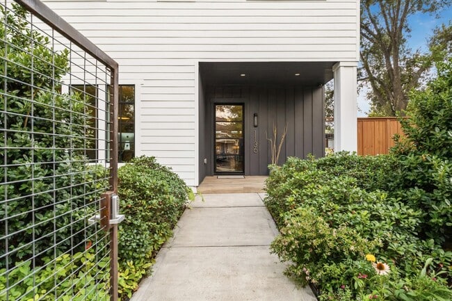 Building Photo - 1136 Woodland St