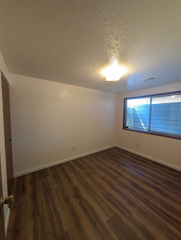 Building Photo - 2953 W Lorraine Ave