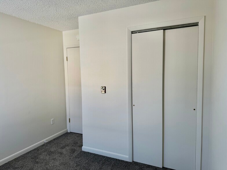 Building Photo - 126 Montcalm Ave