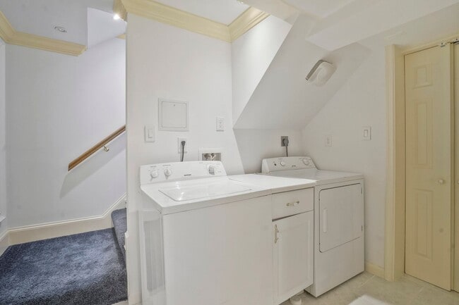 Building Photo - North Arlington 4 BR 5.5 BA Home