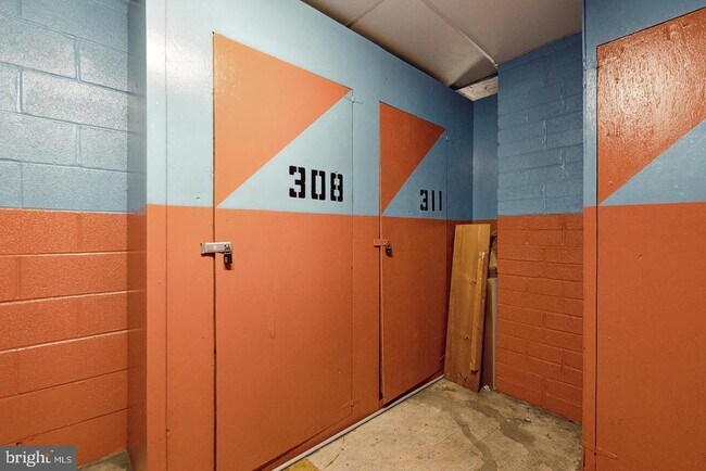 Building Photo - 1020 N Stafford St