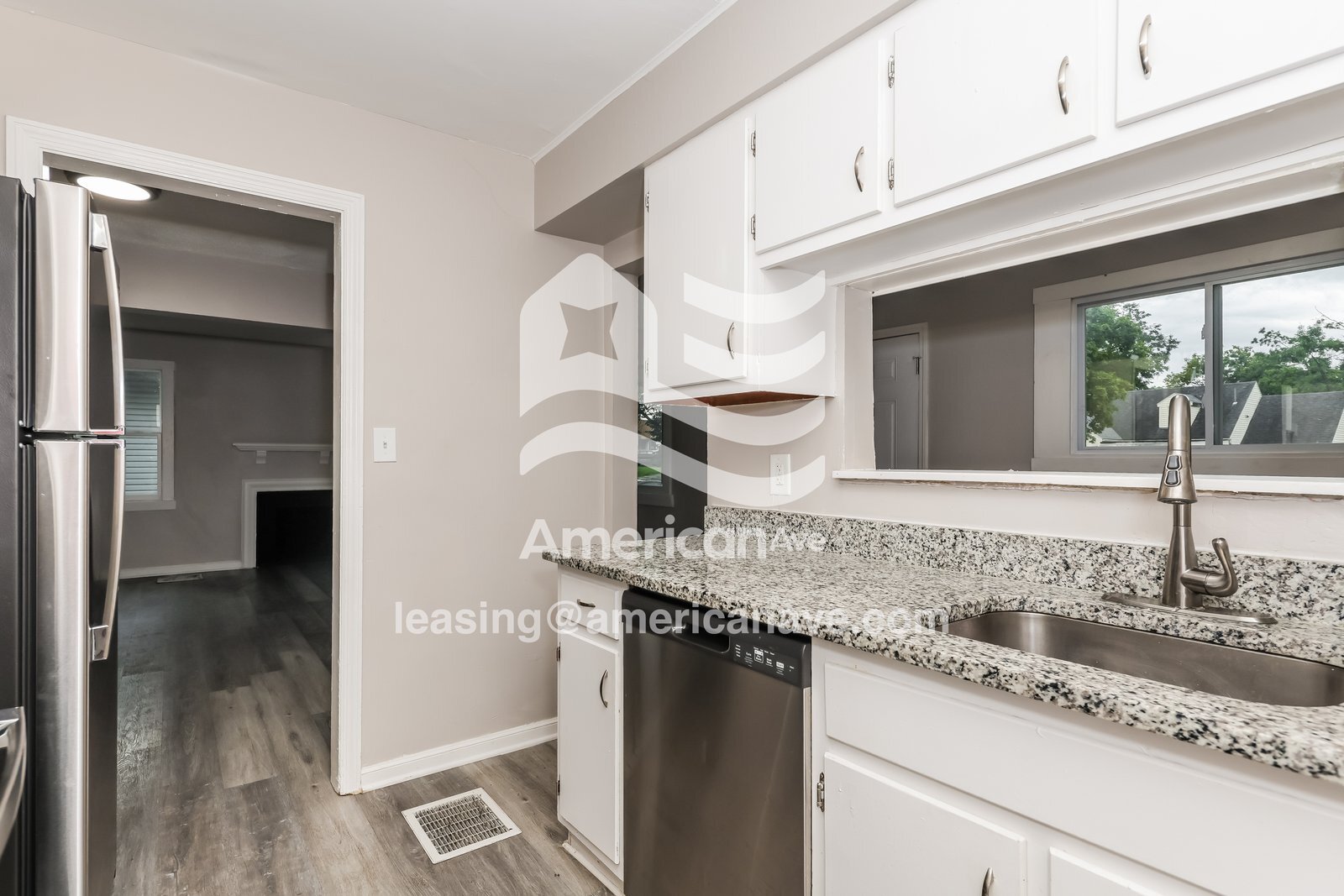 Building Photo - 1543 Vancouver Dr