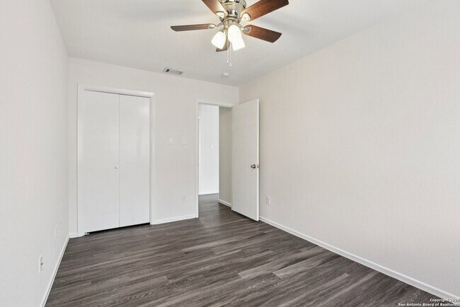 Building Photo - 349 Harmony Ct