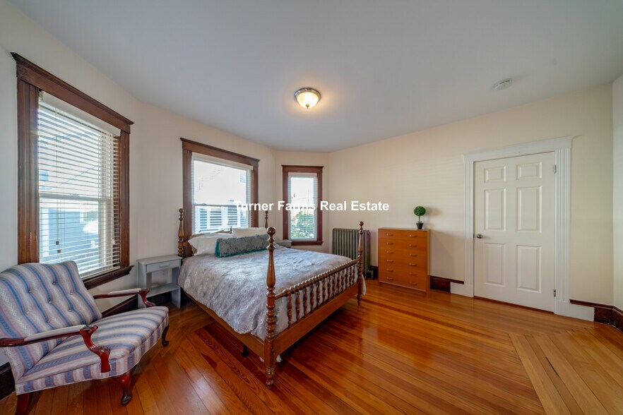 Building Photo - 124 Forest St