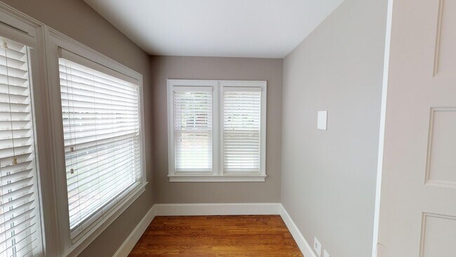 Building Photo - 7BR/4.5BA Home Near UTK | Greek Life & Gro...
