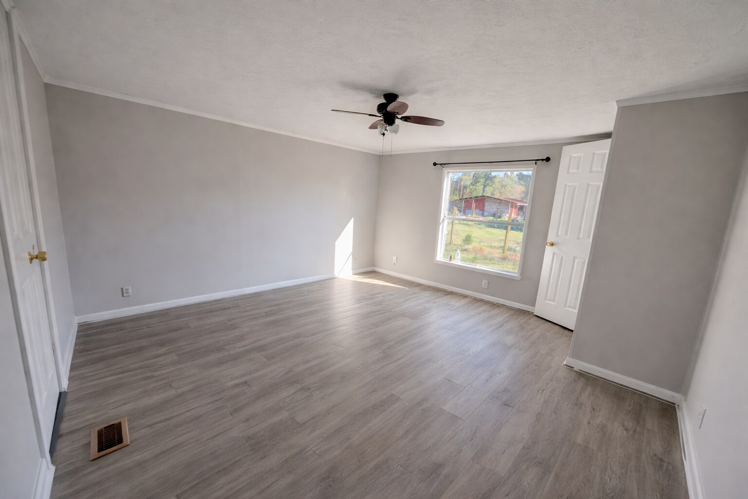 Building Photo - 5094 Red Barn Rd