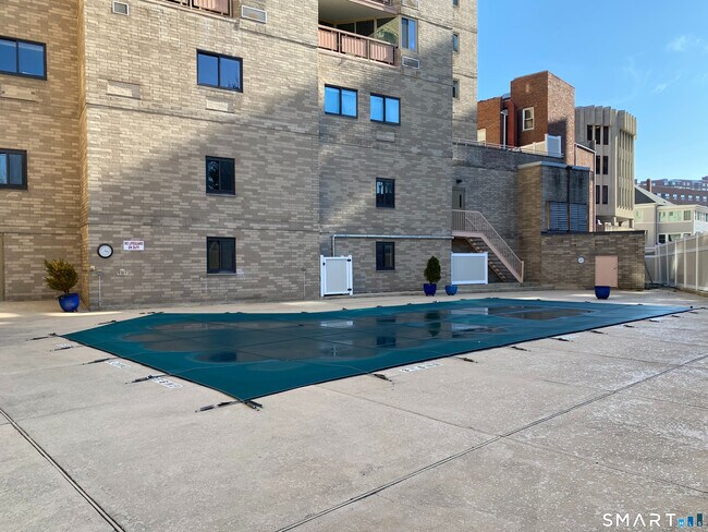 Building Photo - 143 Hoyt St